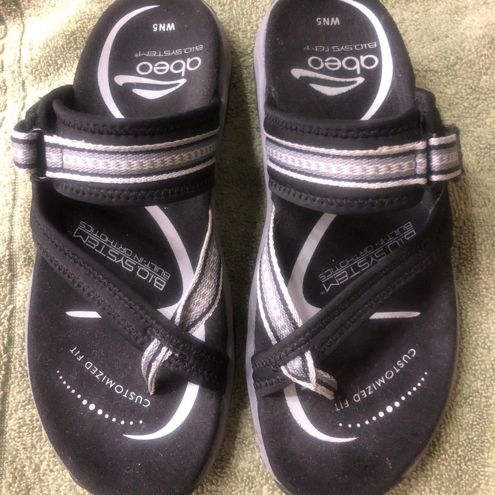 ABEO Bio (built in orthotic). Size 5. Black w/gray trim.